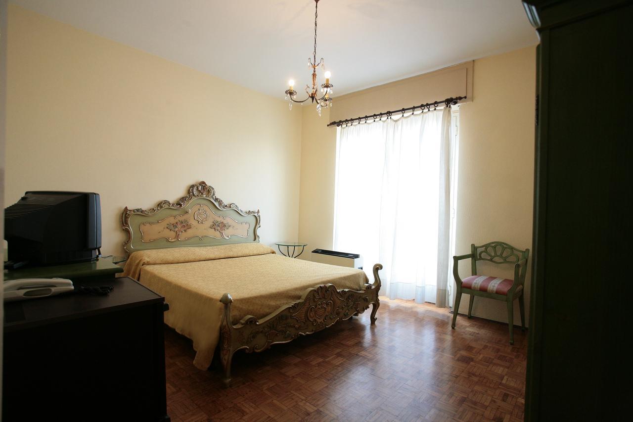hotel ristorante vittoria Santhià Esterno foto