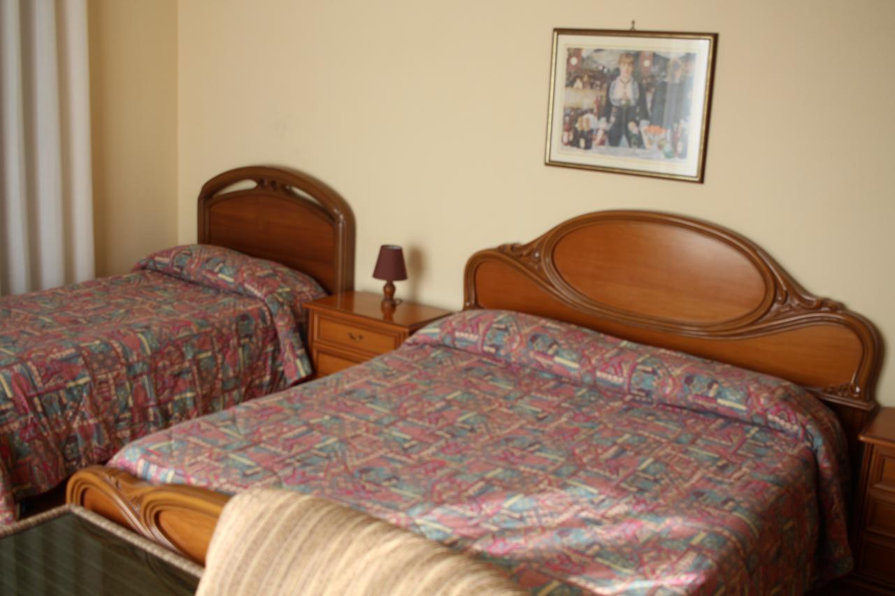 hotel ristorante vittoria Santhià Esterno foto