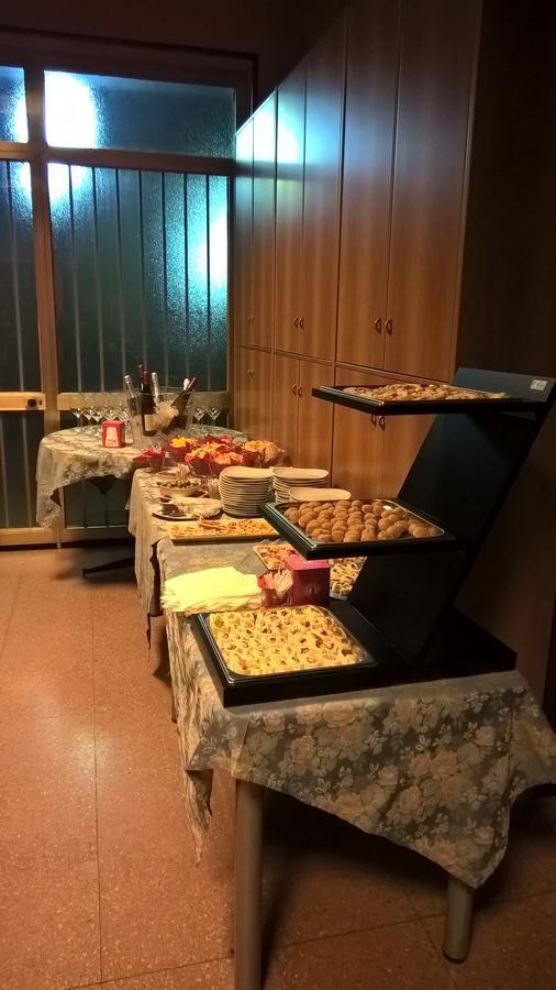 hotel ristorante vittoria Santhià Esterno foto
