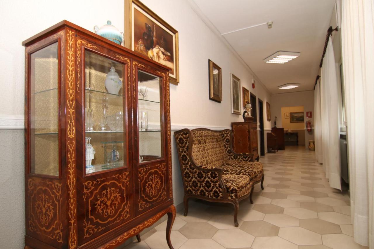 hotel ristorante vittoria Santhià Esterno foto